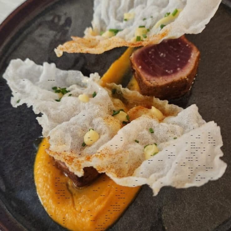 Assiette créative aux tuiles croustillantes